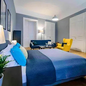 R171 Elitehost Raday Budapest